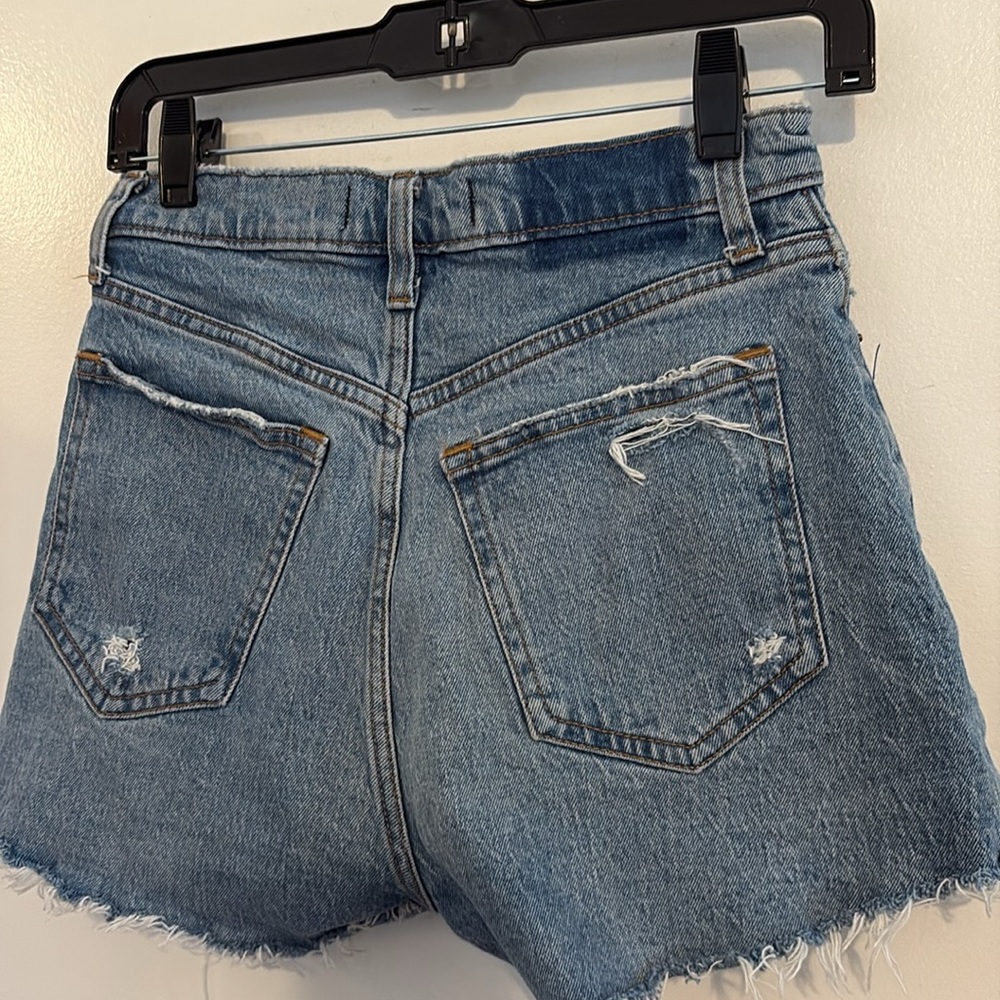 Abercrombie & Fitch Distressed High Rise Mom Denim Shorts 0 / 25 - Picture 7 of 8